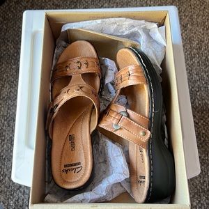 New in box✨ Clarks sandals